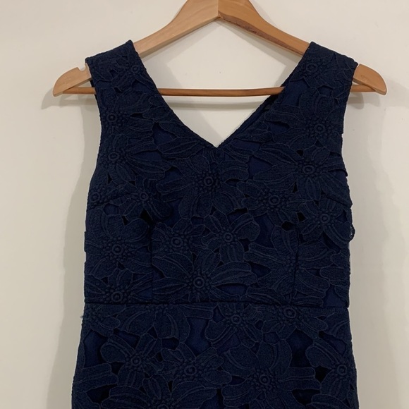 Banana Republic Navy Blue Floral Lace size 2 petite - Picture 3 of 10